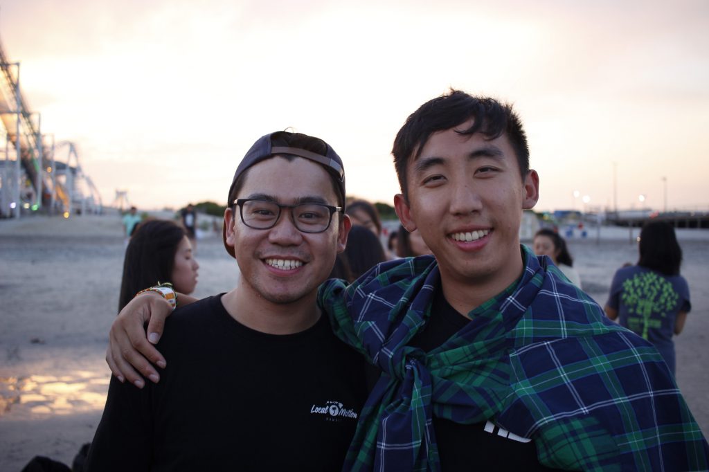 friends-at-beach